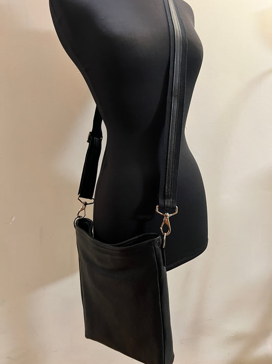 Oak Park Crossbody Black